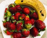 A picture of step 1 of Strawberry banana smoothie bowl.