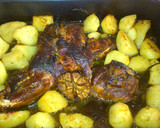Foto del paso 8 de la receta: Paletilla de cordero en su jugo, al romero con patatas al horno