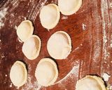Foto del paso 2 de la receta: Sorrentinos rellenos de jamón queso y cebolla