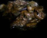 รูปขั้นตอนการทำที่ 4 ของ สตูว์พะโล้ปีกไก่และเห็ดหอม