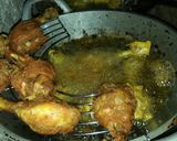 Foto langkah ke 7 dari resep Paha Ayam Goreng Lengkuas.