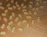 Foto del passaggio 2 della ricetta Gnocchetti gorgonzola speck e noci -Malloreddus-