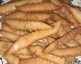 A picture of step 4 of Crispy Namak paray.
