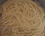 Foto del paso 1 de la receta: Salchichas y pasta con chipotle😍