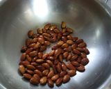 शुगर फ्री ड्राई फ्रूट्स के लड्डू(sugar free dry fruit ke laddu recipe in hindi) रेसिपी चरण 2 फोटो