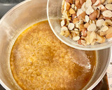 Foto del paso 3 de la receta: Pastel de yogur con cobertura de miel y frutos secos