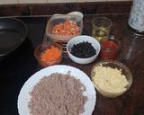 Foto del paso 2 de la receta: Empanadillas de cerdo con aceitunas negras y huevo duro