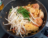 Foto langkah ke 8 dari resep Pad Thai (ผัดไทย) - Kwetiau goreng Thailand.