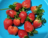 Foto langkah ke 1 dari resep Korean Strawberry Milk.
