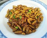 Hình bước làm 4 của món Nhộng tằm rang mắm