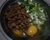 Foto langkah ke 2 dari resep Martabak Telur Kulit Lumpia.