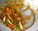 รูปขั้นตอนการทำที่ 2 ของ ข้าวผัดเครื่องแกงไก่