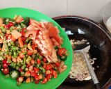 Foto langkah ke 3 dari resep Tumis Daging Pete Pedas.