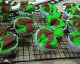 Foto langkah ke 7 dari resep Bolu kukus pandan coklat.