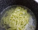 Foto langkah ke 5 dari resep Mie Ayam Hijau (Daun Katuk).