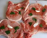 Foto del paso 1 de la receta Chuletas de cerdo empanadas con harina de maíz