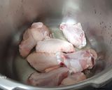 Foto del paso 1 de la receta Alitas de pollo guisadas en olla rápida