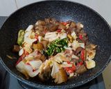 Foto langkah ke 4 dari resep Tumis Kikil Kecap.