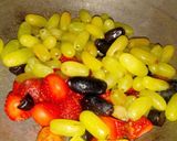 A picture of step 4 of Mix fruit gunjiya.