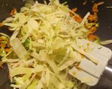 A picture of step 4 of Chicken veggies macronies.