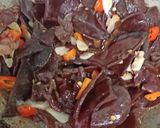 Foto langkah ke 3 dari resep Tumis jamur kuping.