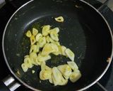 Foto langkah ke 6 dari resep Sup Jamur Dengan Sawi & Tahu [Vegetarian Safe].