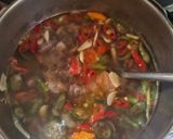 Foto langkah ke 4 dari resep Asem Asem Daging Pedas.