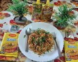 A picture of step 10 of Maggi noodles mix vegetables Chinese Hakka noodles style.