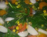 Foto langkah ke 4 dari resep Sayur Bening Bayam jagung Baso ikan simple.