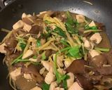 รูปขั้นตอนการทำที่ 3 ของ ไก่ผัดขิง