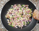 Foto del paso 3 de la receta: 🥓 Tortilla de fideos spaghetti con panceta y cebolla de verdeo 🥓