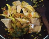 Foto langkah ke 3 dari resep Tahu Kuah Kuning Kemangi.