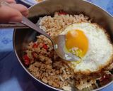 รูปขั้นตอนการทำที่ 5 ของ ข้าวผัดกะเพราไข่ดาววัดใจ (กินข้าวผัดกะเพราในขัน)