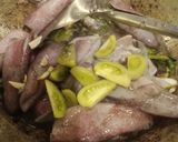 Foto langkah ke 2 dari resep Tumis Cumi Hitam.