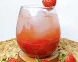 Foto langkah ke 3 dari resep Strawberry Sparkling.