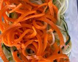 Foto del paso 1 de la receta: Huevo escalfado en nido de calabaza y zanahoria