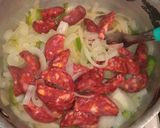 Foto del paso 2 de la receta: Bocaditos de cebolla y chori colorado