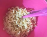 Foto langkah ke 2 dari resep Bakwan Mie Pok Pok 🧆.