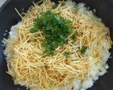 Foto del paso 5 de la receta: Bacalao a bras fácil (con patatas paja de bolsa)