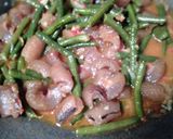 Foto langkah ke 8 dari resep Tumis kikil kacang panjang.