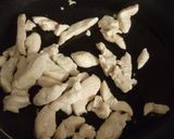 Foto del paso 3 de la receta: Fideos soba con frutas y salteado de pechuga con queso