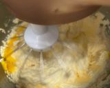 Foto langkah ke 2 dari resep Marmer Cake 6 Telur Lembut, Panggang Oven.
