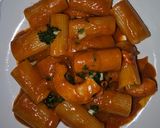 Foto del paso 6 de la receta: Rigattoni en salsa de gambitas rojas