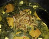 Foto langkah ke 4 dari resep Sayur Daun Singkong teri tahu telur puyuh Masak Santan.