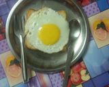 A picture of step 7 of Half fry omellete with 🍞bread.