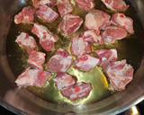 Foto del paso 1 de la receta: Costillas de cerdo con sepia, patatas y langostineras