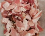 รูปขั้นตอนการทำที่ 1 ของ หมูสามชั้นผัดต้นหอมญี่ปุ่น