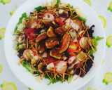 Foto del paso 4 de la receta: Ensalada mezclum de higos con vinagreta de miel y parmesano