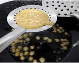 A picture of step 3 of Namkeen Boondi.