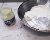 A picture of step 2 of Strawberry cheese delight.